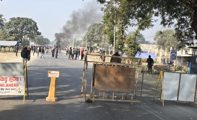 सुनसरीको लौकही तनावग्रस्त, सशस्त्र प्रहरी बिटमा आगजनी