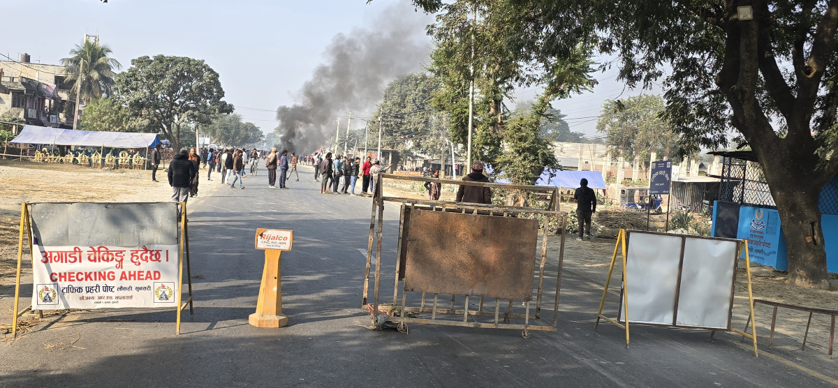सुनसरीको लौकही तनावग्रस्त, सशस्त्र प्रहरी बिटमा आगजनी