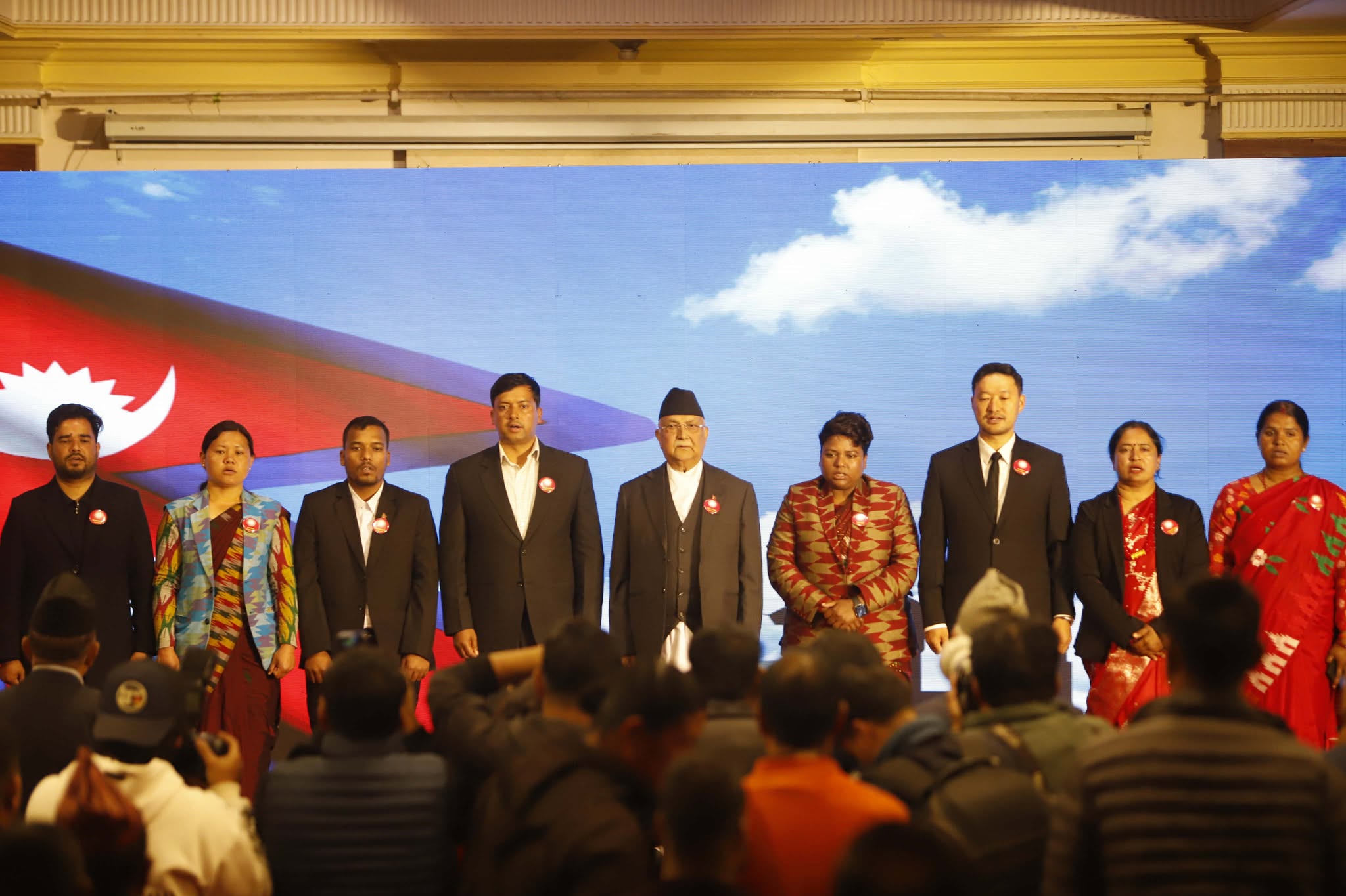 चुनावी घोषणापत्रमा एमालेको २५ बाचा: २० हजार सुत्केरी भत्ता, विद्यार्थीलाई २० लाख ऋण