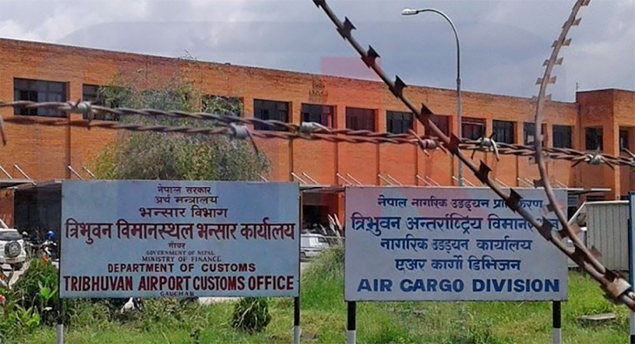 विमानस्थल भन्सार कार्यालयका ३ कर्मचारी घुससहित पक्राउ