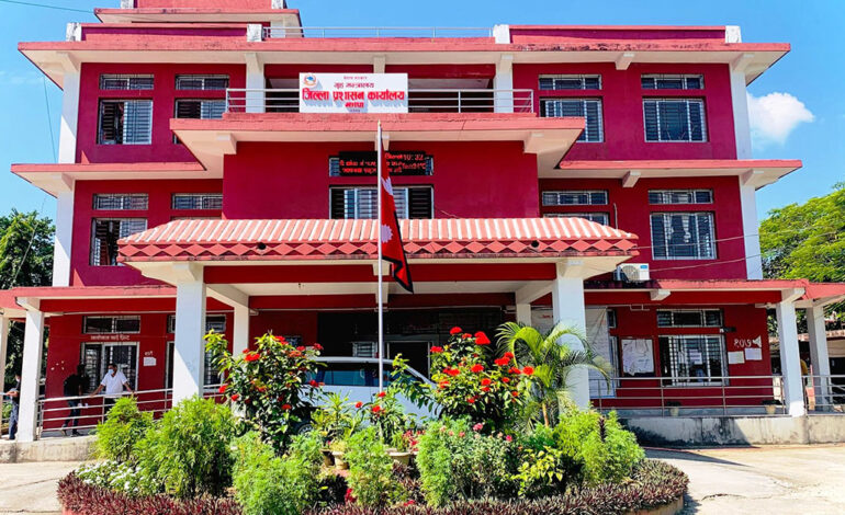 झापाको जिल्ला प्रशासनको निर्देशन कसलाई भोट दिने भनेर सामाजिक सञ्जालमा नसोध्नू