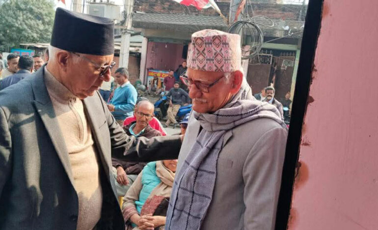 कांग्रेस नेता डा.कोइराला मतदातासँग भेटघाटमा, एकैदिन ६ वटा पार्टी कार्यालय उद्घाटन