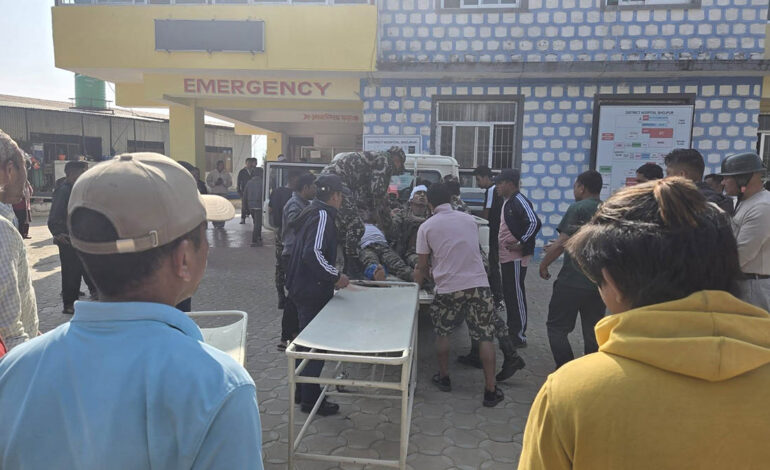 भोजपुरमा सेना चढेको गाडी दुर्घटना हुँदा २४ जना घाइते, ९ को अवस्था गम्भीर