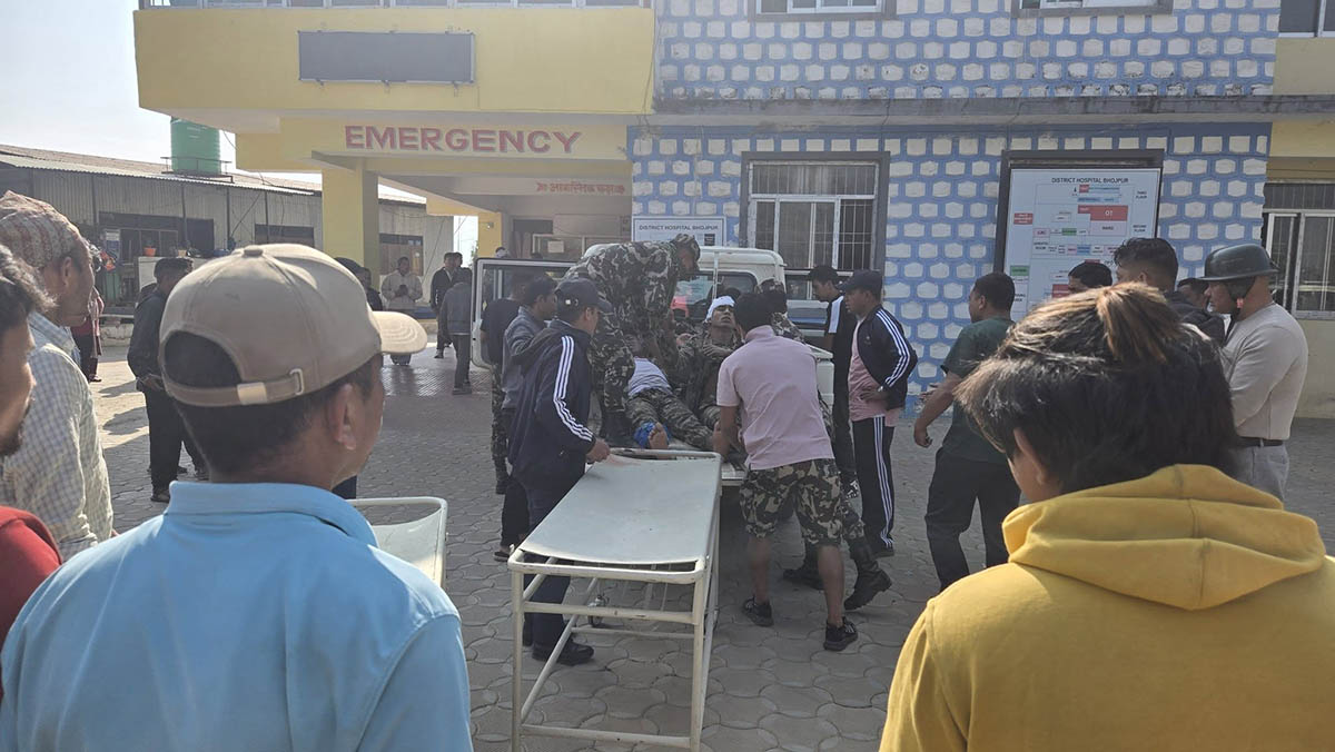 भोजपुरमा सेना चढेको गाडी दुर्घटना हुँदा २४ जना घाइते, ९ को अवस्था गम्भीर