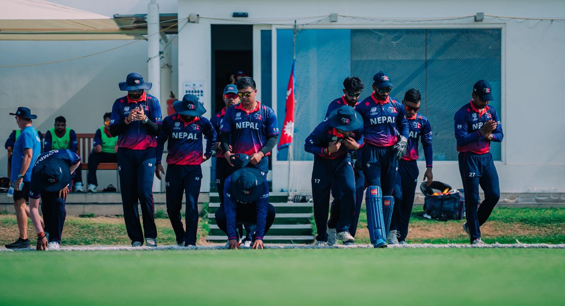 इंग्ल्यान्डविरुद्ध नेपाल पहिले फिल्डिङमा