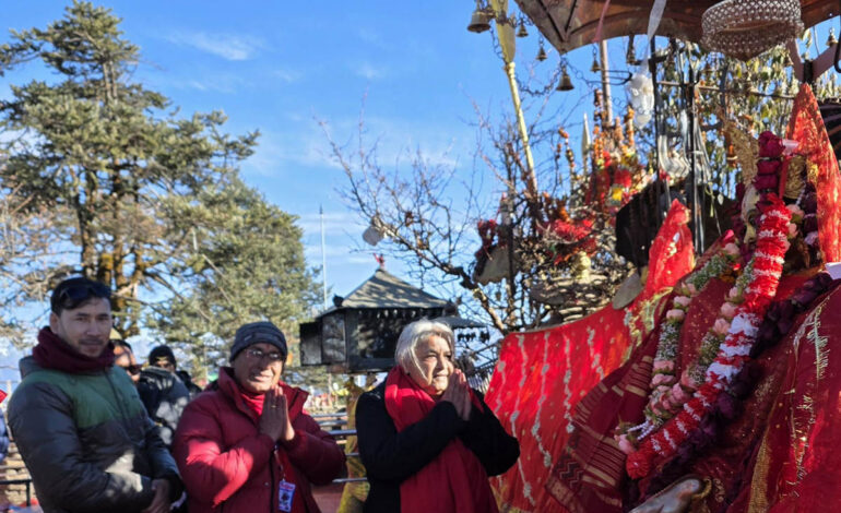 प्रधानमन्त्रीले ताप्लेजुङको पाथिभरा पुगेर शान्तिपूर्ण निर्वाचनका लागि कामना गरिन