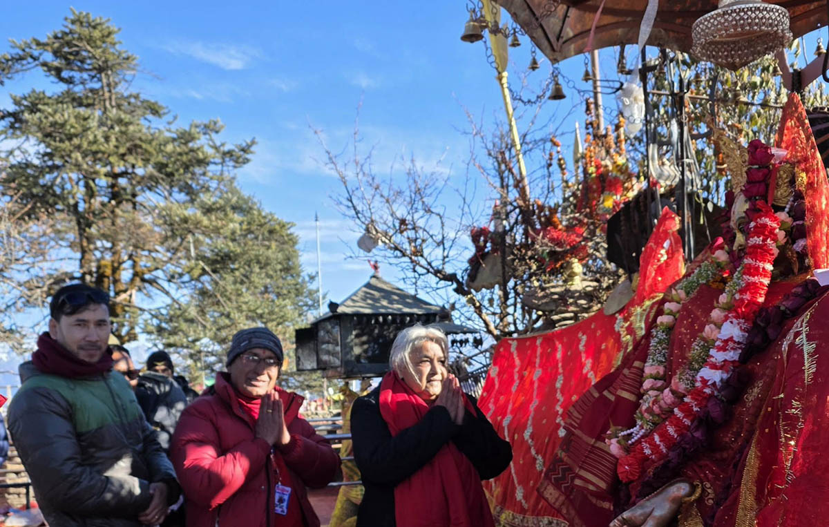 प्रधानमन्त्रीले ताप्लेजुङको पाथिभरा पुगेर शान्तिपूर्ण निर्वाचनका लागि कामना गरिन