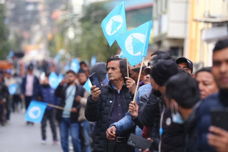 उपत्यकामा ‘घण्टी’को दबदबाः १५ मध्ये १४ क्षेत्रमा रास्वपाको अग्रता, भक्तपुरमा नेमकिपाको गढ धरापमा