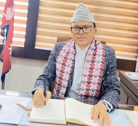 काठमाडौंका पूर्वप्रमुख जिल्ला अधिकारी छवि रिजाल पक्राउ