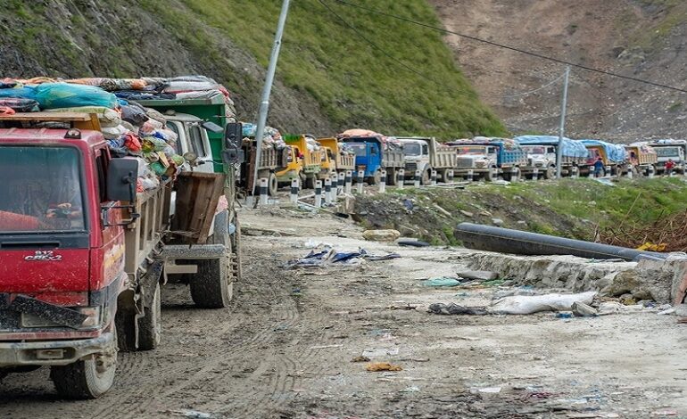 बञ्चरेडाँडामा स्थानीयको अवरोध, उपत्यकाको फोहर विसर्जन रोकियो