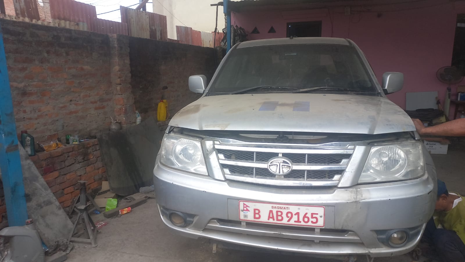 स्वास्थ्य विभागको अनियमितताः भुक्तानी नहुँदा ४ वर्षदेखि ग्यारेजमै सड्दै करोडौको गाडी