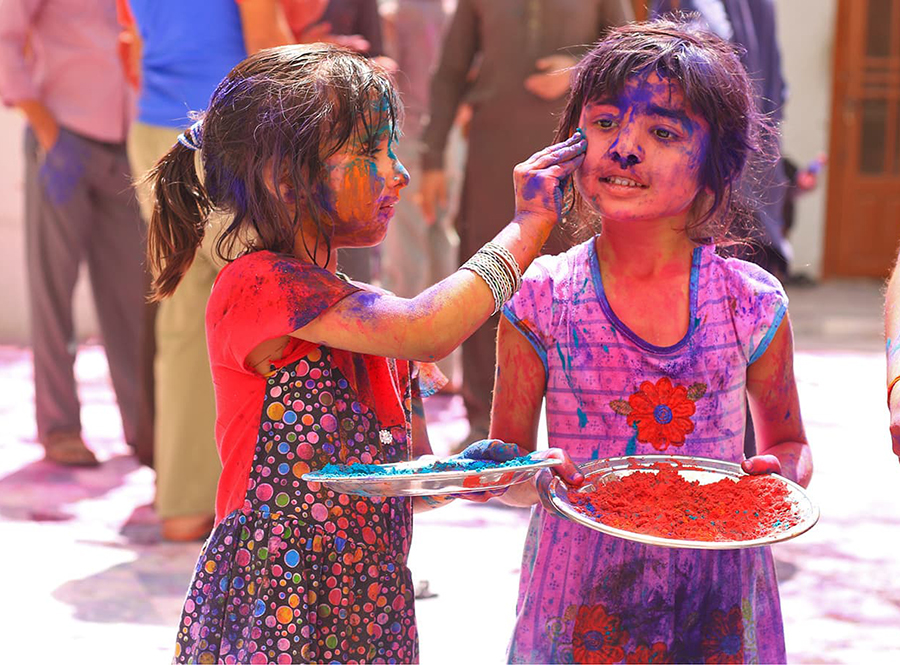 आज पहाडमा होली, यसरी मनाउन थालियो