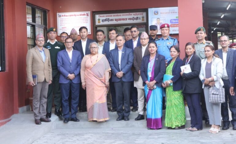 प्रधानमन्त्री र गृहमन्त्रीले जिल्ला प्रशासन काठमाडौँको अनुगमन