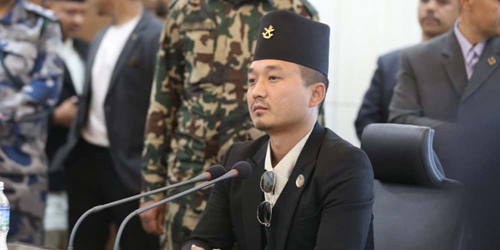 विचौलिया दीपक भट्टसँग जोडिएपछि गृहमन्त्री सुधन गुरुङको राजिनामा माग