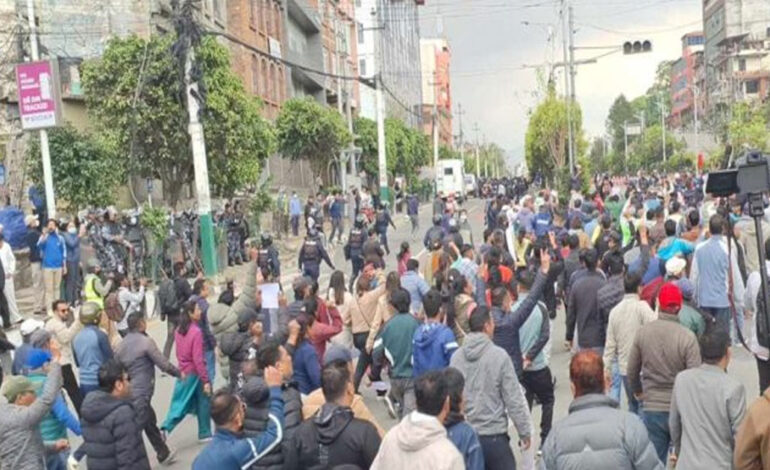 एमालेको प्रदर्शन मा झपड, माइतघर बबरमहल क्षेत्र ठप्प