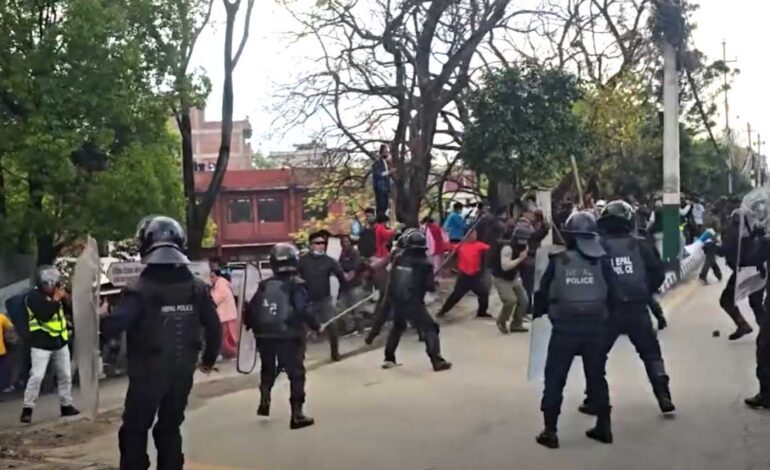 एमालेको प्रदर्शनमा लाठी चार्ज, एकजना घाइते