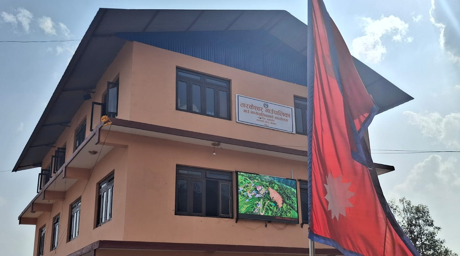 सरकारको निर्णय विपरित शैक्षिक क्यालेण्डर प्रभावित हुने भन्दै तारकेश्वर गाउँपालिकाले आइतबार विद्यालय विदा नदिने