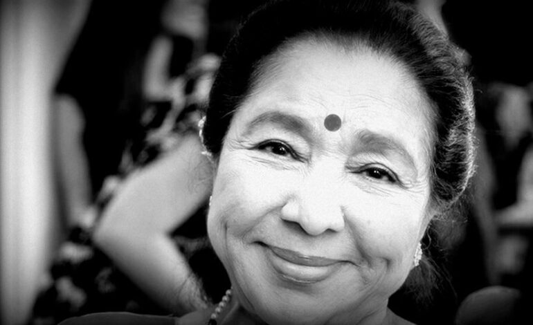 दिग्गज भारतीय गायिका आशा भोसलेको निधन