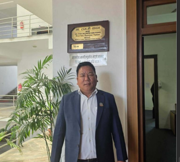 खाडीको श्रम स्वीकृति आफुले घुस खुवाएर खुलाएको भन्दै व्यवसायीसँग रातारात पैसा उठाउँदै गुरुङ