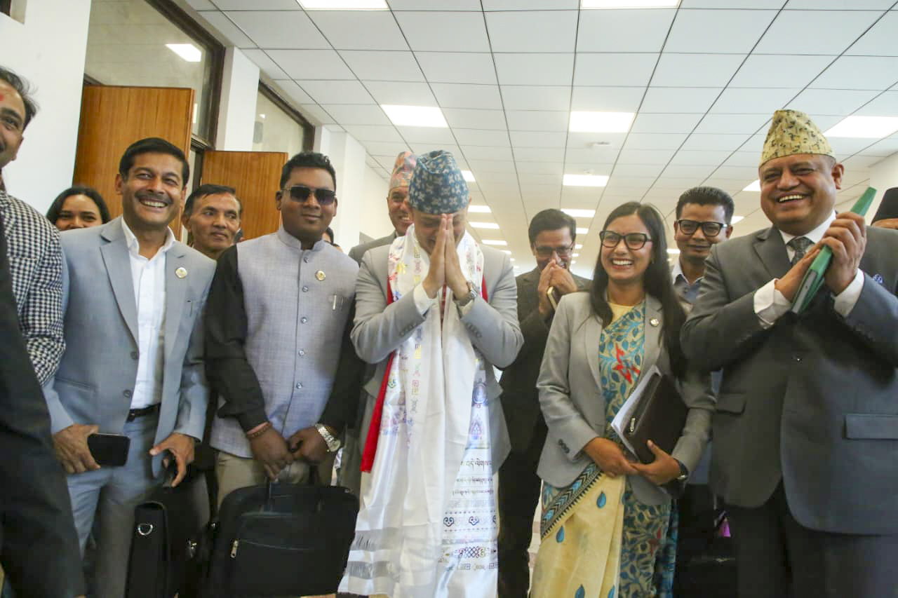 डीपीको यात्रा: राश्वपालाई ‘चेक एण्ड ब्यालेन्स’ राख्नुपर्ने दबाब