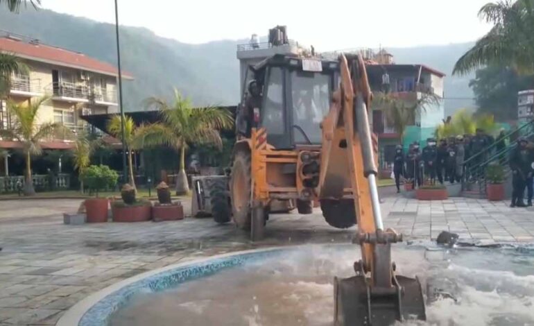 फेवातालको जग्गा हडपेर बनाइएको संरचनामा डोजर, कर्ण शाक्यको रिसोर्ट समेत पर्यो
