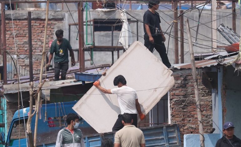 बालाजु क्षेत्रका घर टहरा पनि भत्काइयो