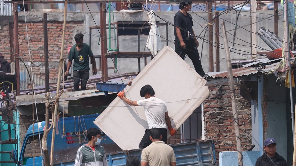 बालाजु क्षेत्रका घर टहरा पनि भत्काइयो