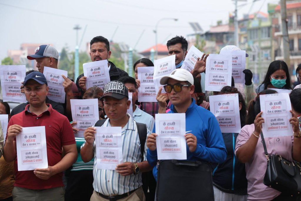 २ वर्षदेखि इजरायल जान नपाएको कामदार आन्दोलित, सरकारले कामदार पठाउन देशकै हालत