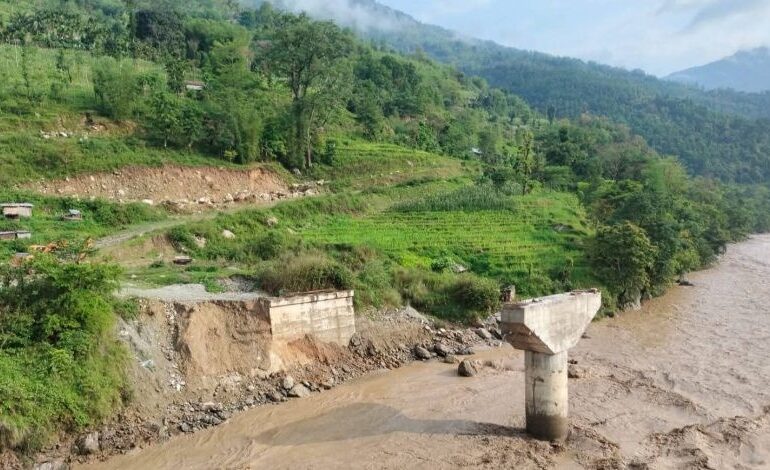 पाँचथरमा बाढीको वितण्डा, ४ वटा विद्युत् उत्पादन केन्द्रमा क्षति, काबेली करिडोर अवरुद्ध