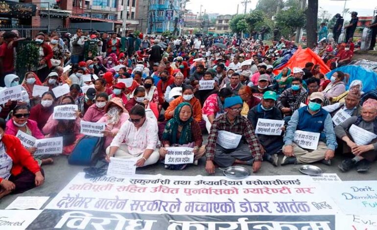 डोजर होइन न्याय चाहियो भन्दै माइतिघरमा सुकुम्बासीको प्रदर्शन