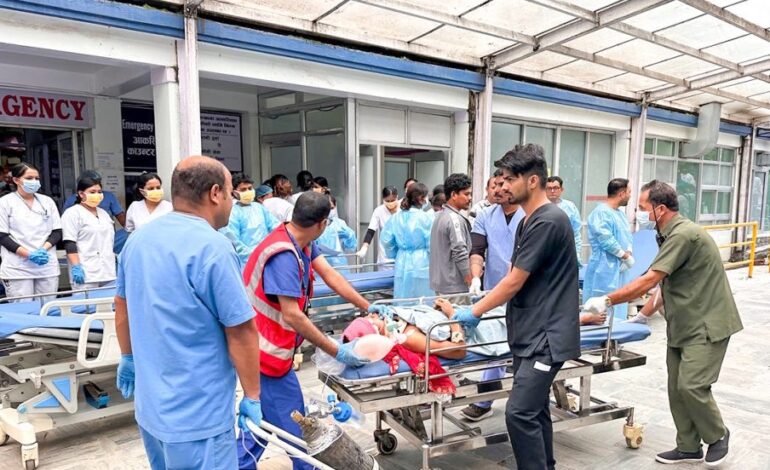 काभ्रेको बुच्चाकोटमा बस दुर्घटना: ७ जनाको मृत्यु, १५ घाइते काठमाडौं ल्याइदै