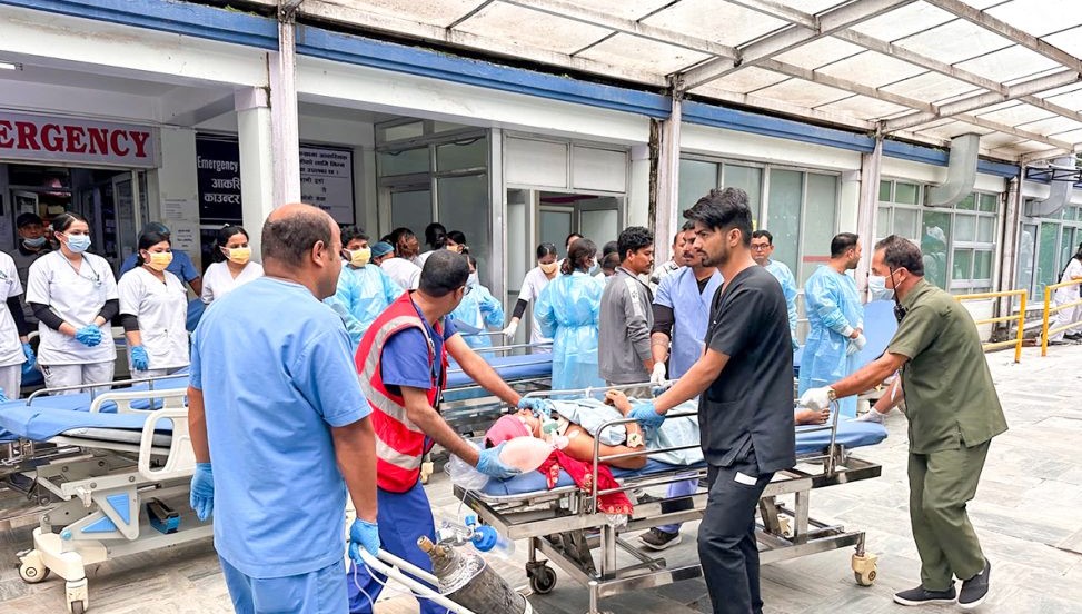 काभ्रेको बुच्चाकोटमा बस दुर्घटना: ७ जनाको मृत्यु, १५ घाइते काठमाडौं ल्याइदै