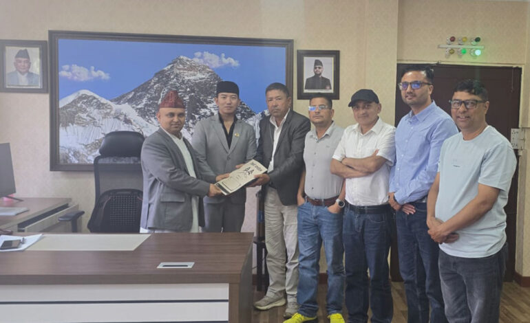 चिया उद्योग बचाउन र समस्या समाधानका लागि सहयोग माग्न सिंहदरबार छिरे उद्योगी, सुहाङको साथ