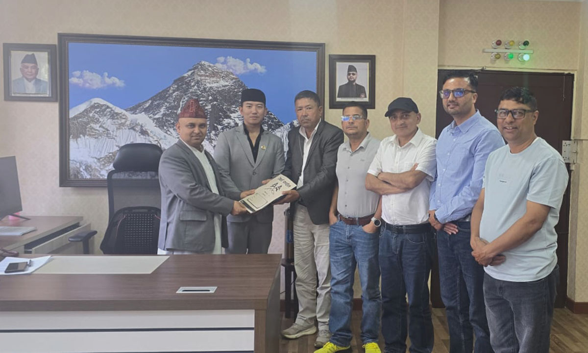 चिया उद्योग बचाउन र समस्या समाधानका लागि सहयोग माग्न सिंहदरबार छिरे उद्योगी, सुहाङको साथ