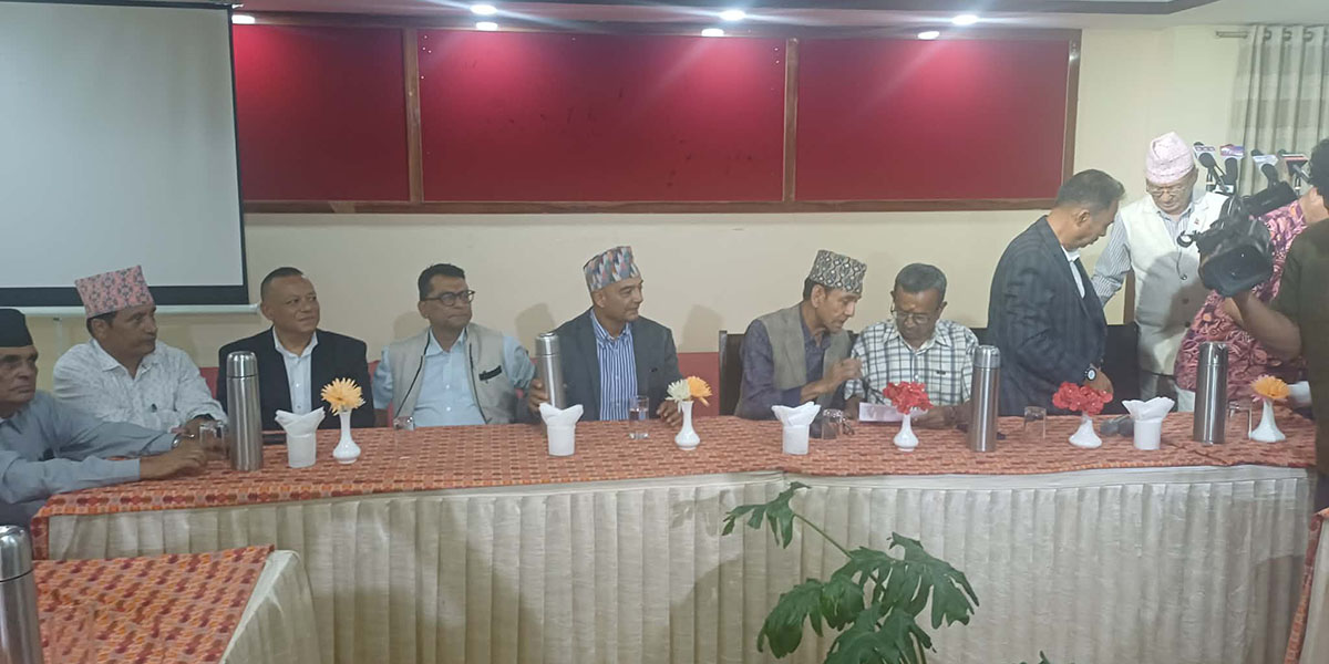 धवलशम्शेरको नेतृत्वमा १८३ नेताले गरेर राप्रपाबाट सामूहिक राजीनामा