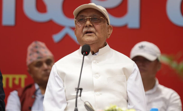 देशद्रोही कुरा गर्ने प्रधानमन्त्री र रबर स्टाम्प राष्ट्रपति भएका बेला म झोला फ्याकेर अलपत्र छोडेर हिँड्दिन: ओली