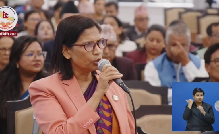 प्रधानमन्त्रीले सदनमा माफी नमागेसम्म सदन चल्न नदिने : एमाले सांसद पद्मा अर्याल