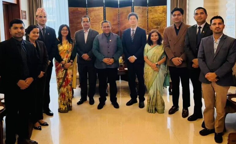 चीन पुगे परराष्ट्रमन्त्री खनाल