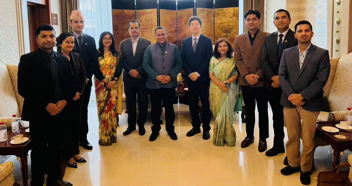 चीन पुगे परराष्ट्रमन्त्री खनाल