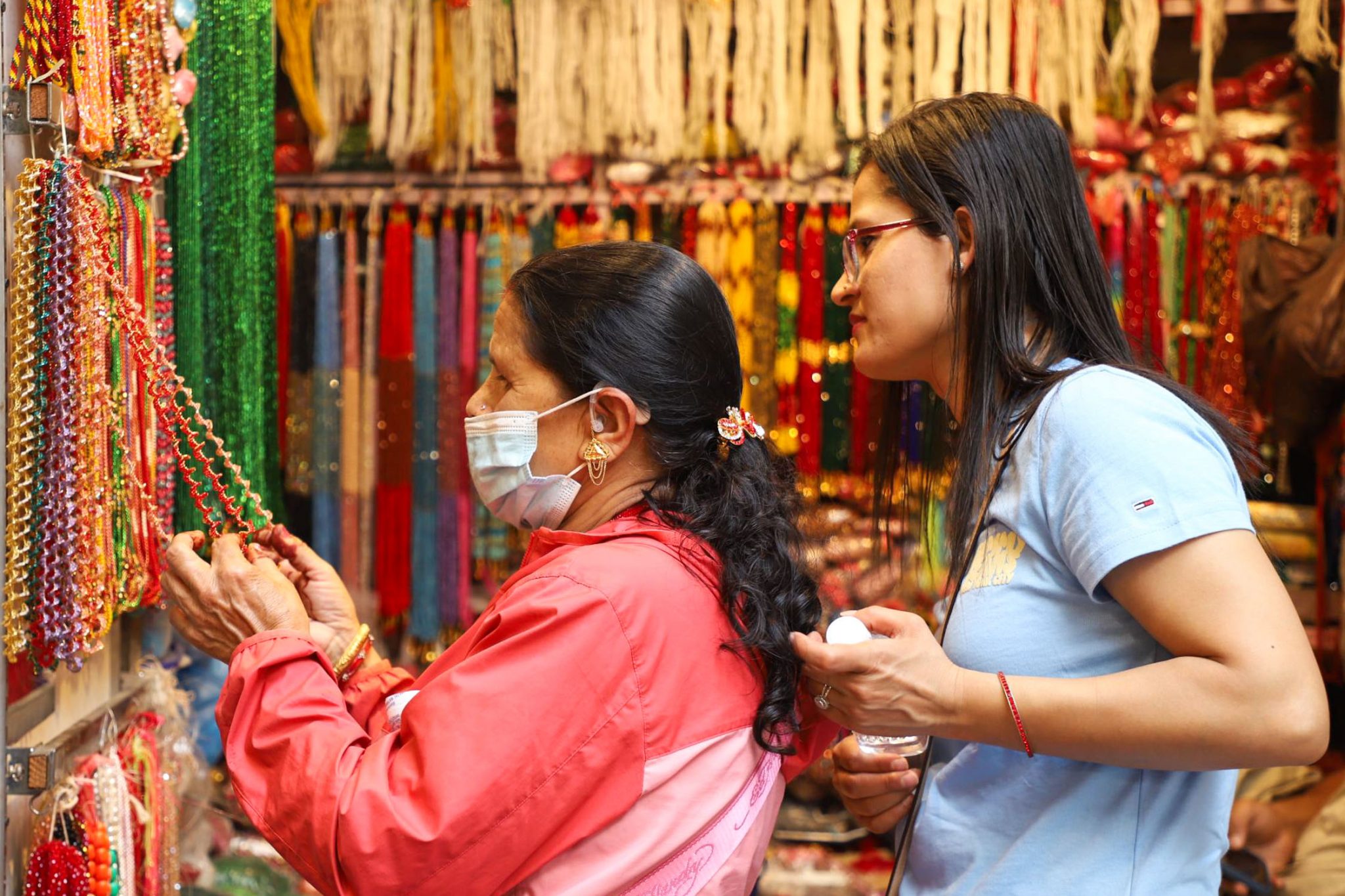 साउन लागेसँगै हरियो चुरापोतेको व्यापार बढ्यो
