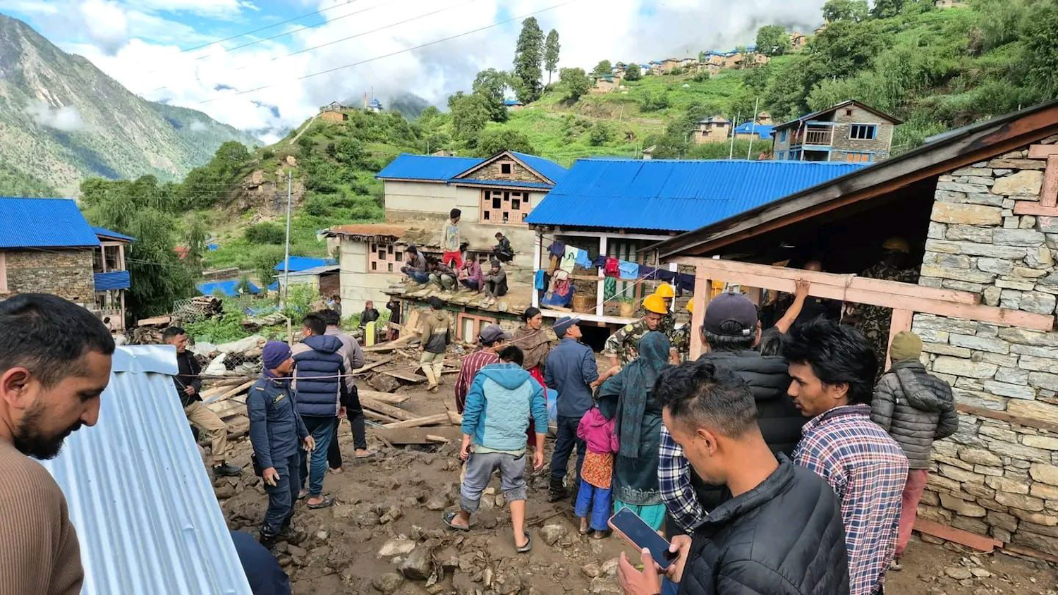 डोल्पाको जगदुल्लामा हिलोसहितको बाढी: एक महिलाको मृत्यु, ६ जना घाइते