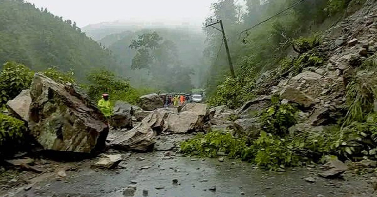बाढीपहिरोले यी राजमार्ग छन् अवरुद्ध
