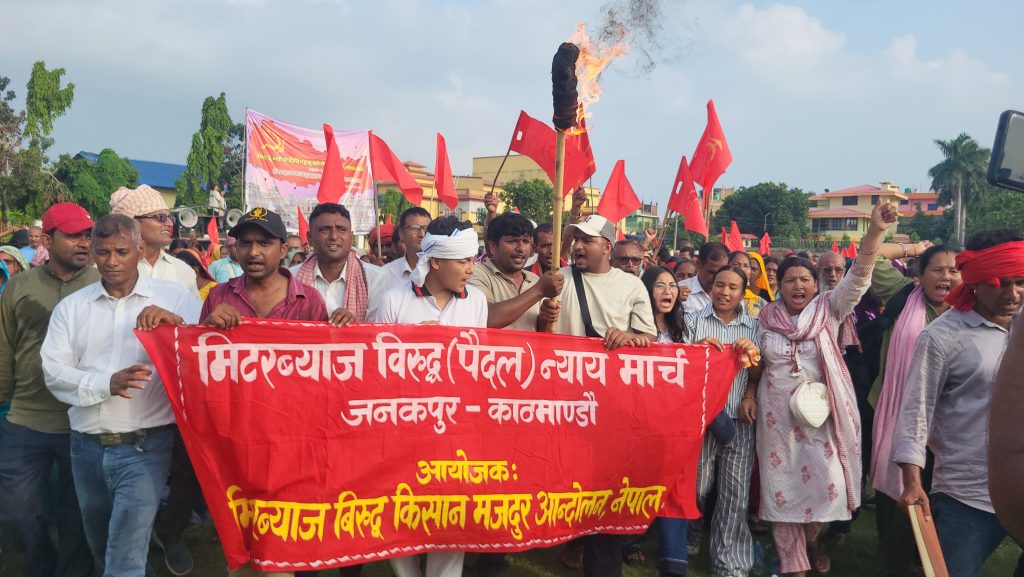 बालेनले जनकपुरमा गरेको बाचा पूरा नगरेपछि मिटरब्याज पीडितको मधेशदेखि काठमाडौंसम्म पैदलमार्च